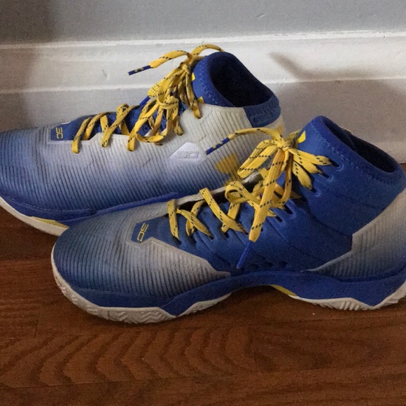 Basketball Shoes - Picture 2 of 4